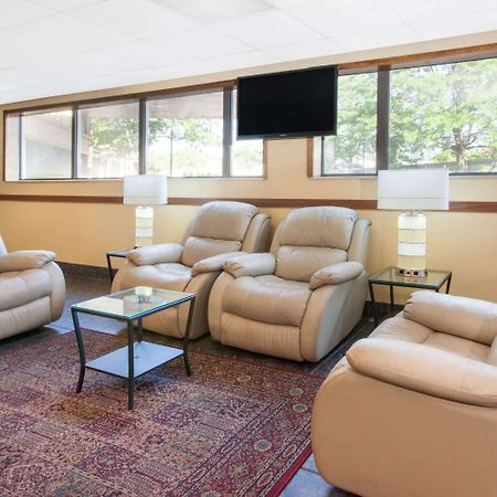 Days Inn & Suites By Wyndham Madison Heights Mi מראה חיצוני תמונה