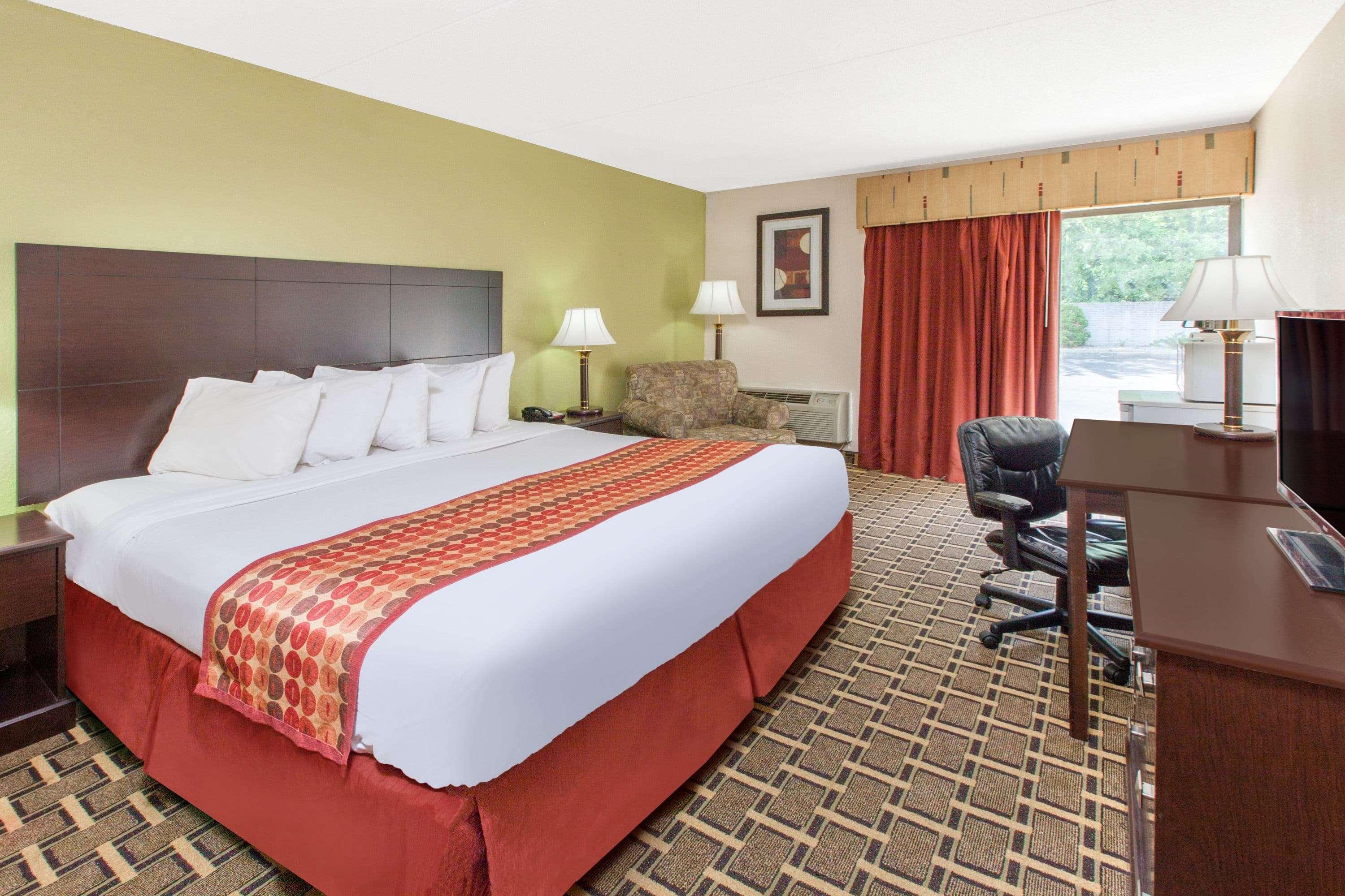 Days Inn & Suites By Wyndham Madison Heights Mi מראה חיצוני תמונה