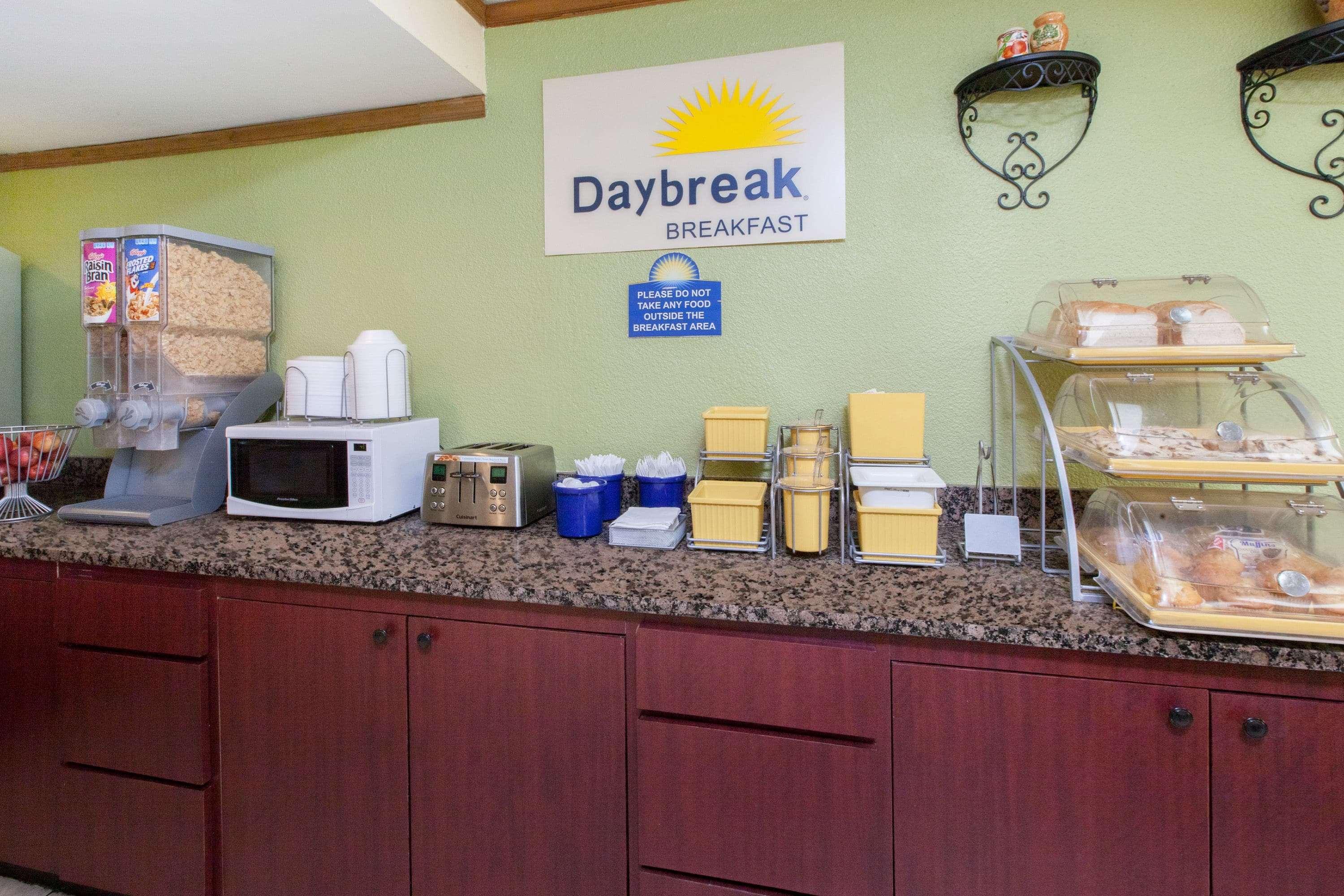 Days Inn & Suites By Wyndham Madison Heights Mi מראה חיצוני תמונה