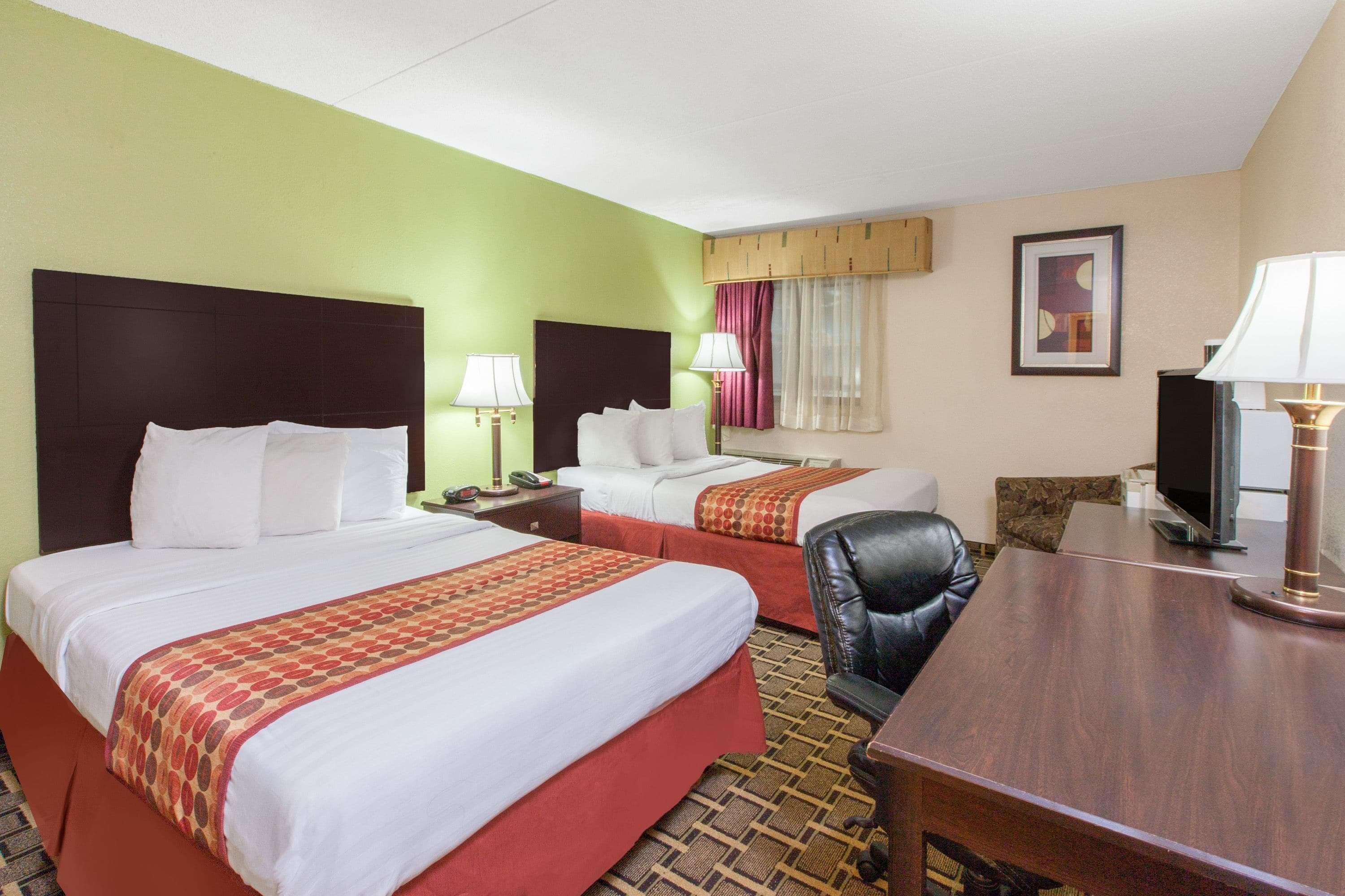 Days Inn & Suites By Wyndham Madison Heights Mi מראה חיצוני תמונה