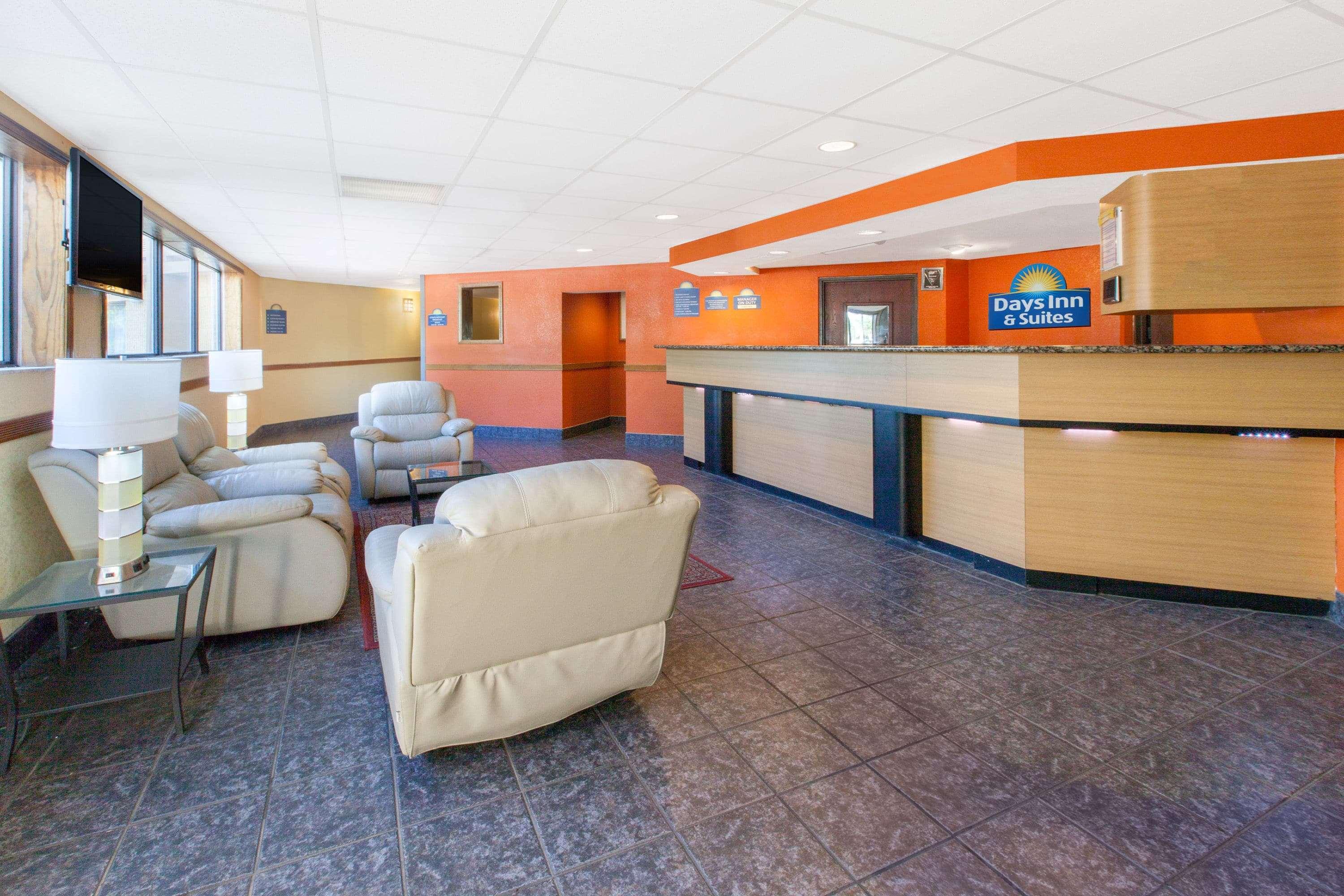 Days Inn & Suites By Wyndham Madison Heights Mi מראה חיצוני תמונה