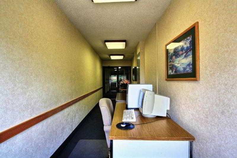 Days Inn & Suites By Wyndham Madison Heights Mi מראה חיצוני תמונה