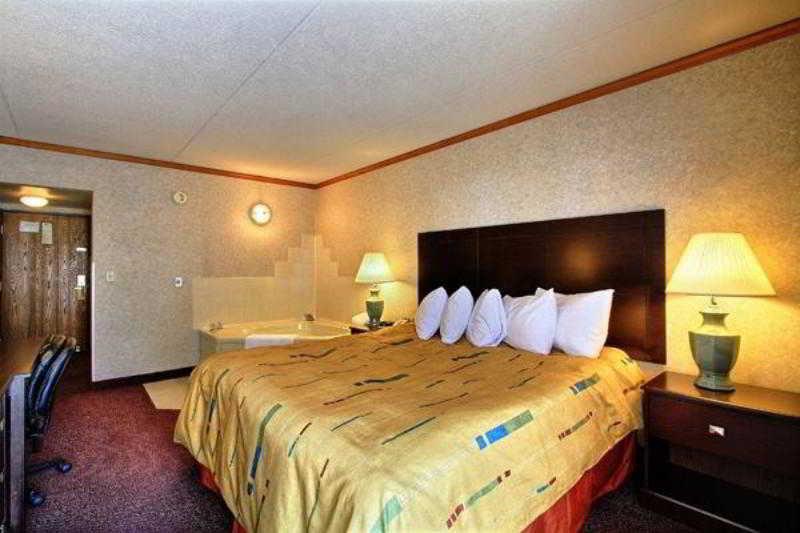 Days Inn & Suites By Wyndham Madison Heights Mi מראה חיצוני תמונה