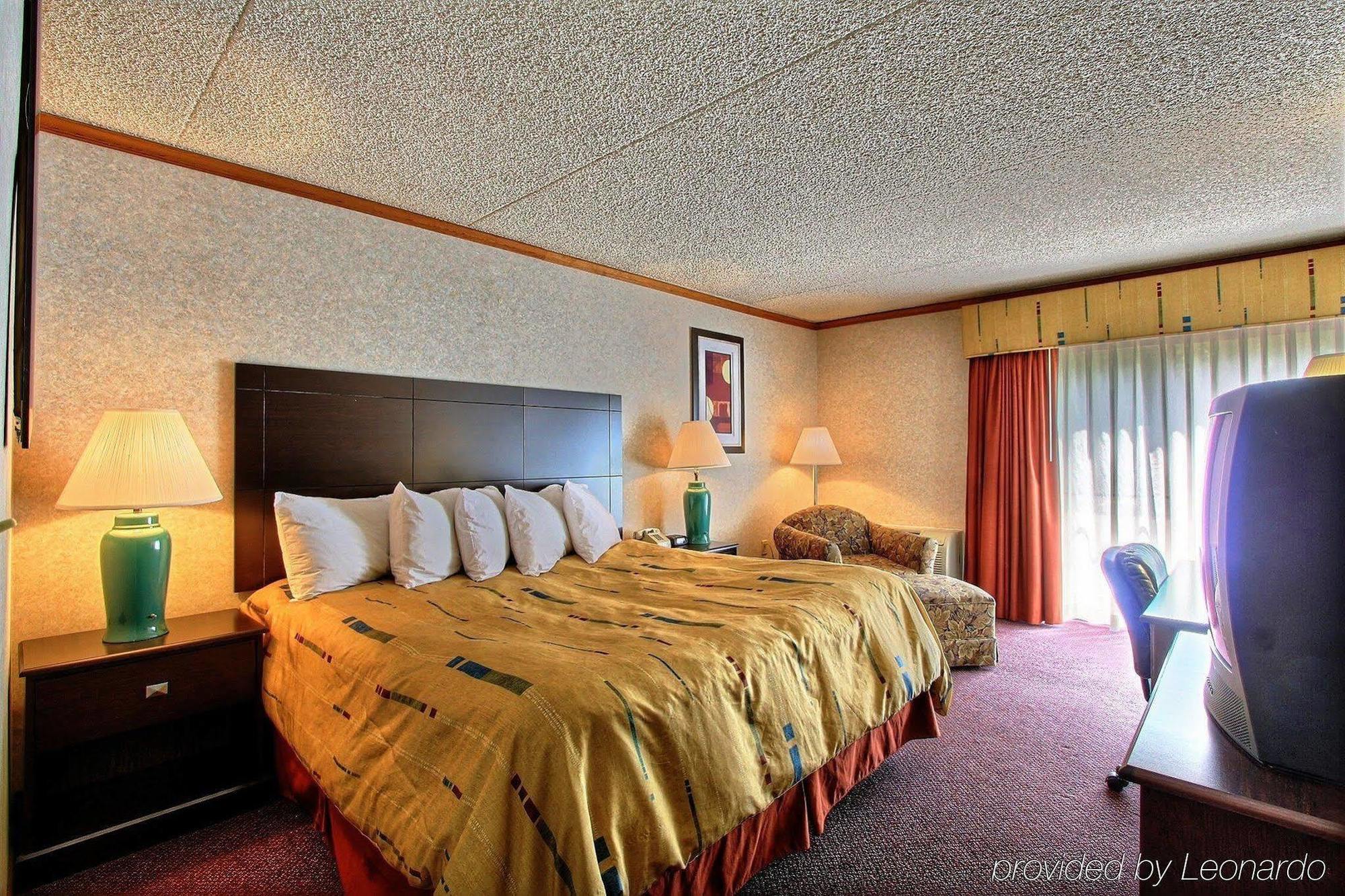 Days Inn & Suites By Wyndham Madison Heights Mi מראה חיצוני תמונה