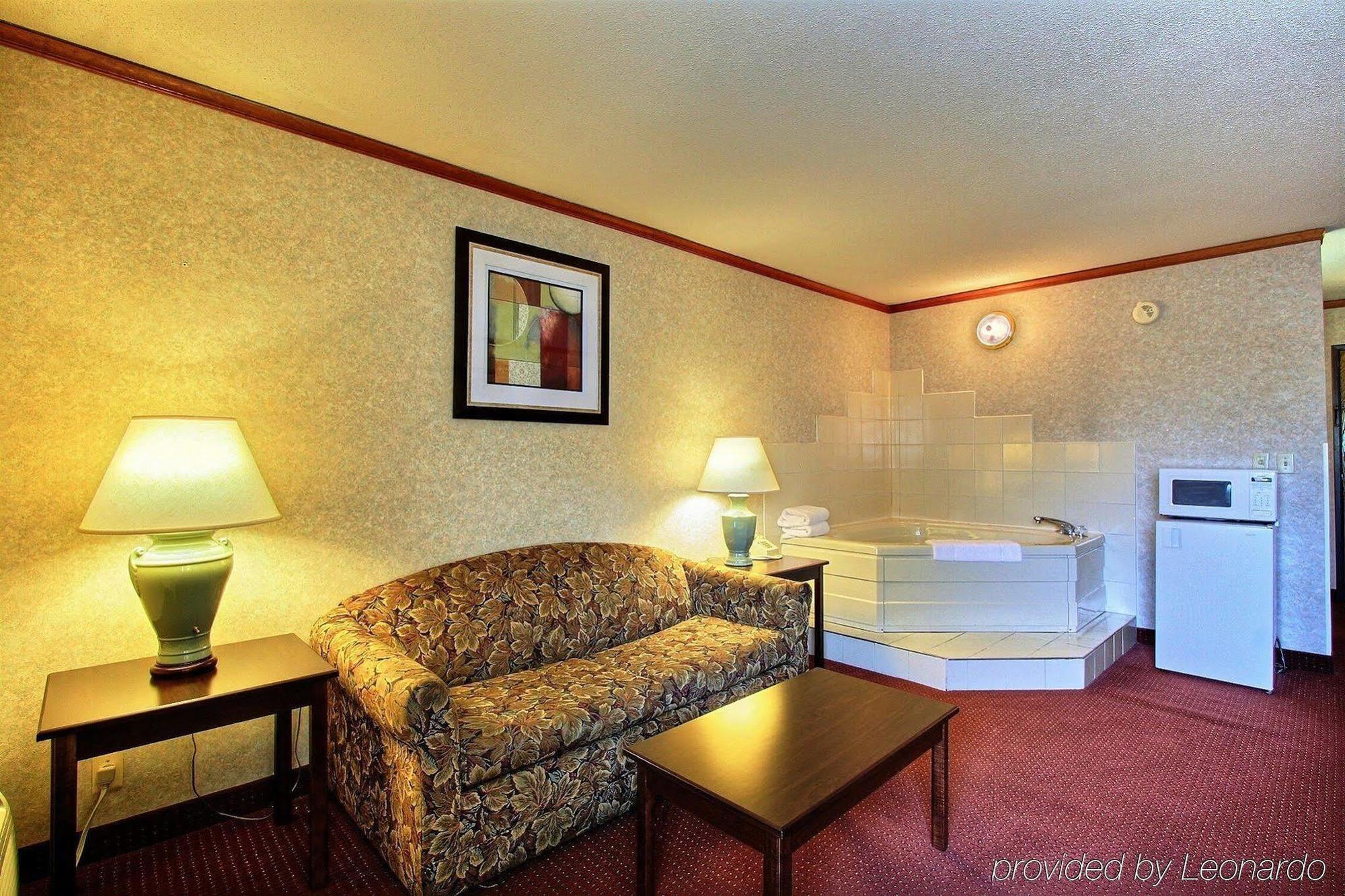 Days Inn & Suites By Wyndham Madison Heights Mi מראה חיצוני תמונה