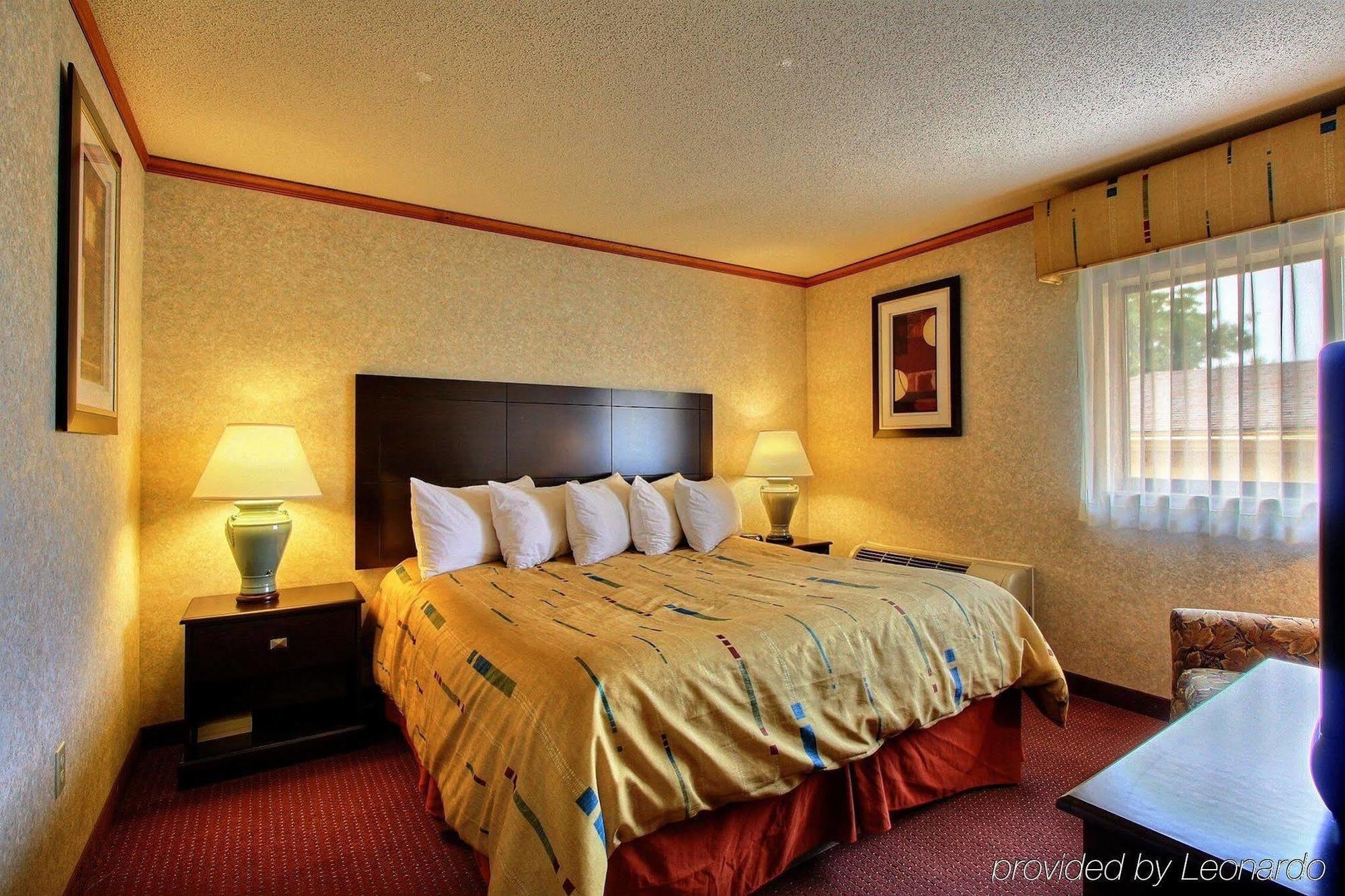 Days Inn & Suites By Wyndham Madison Heights Mi חדר תמונה